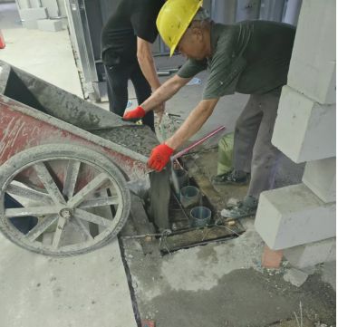 成都锦江太古里步行街角钢上部焊接